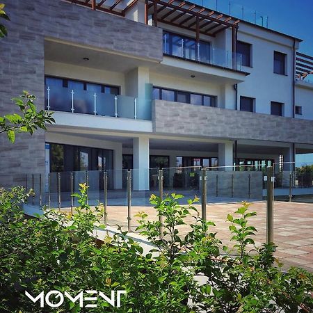 סולנוק Moment Apartments מראה חיצוני תמונה