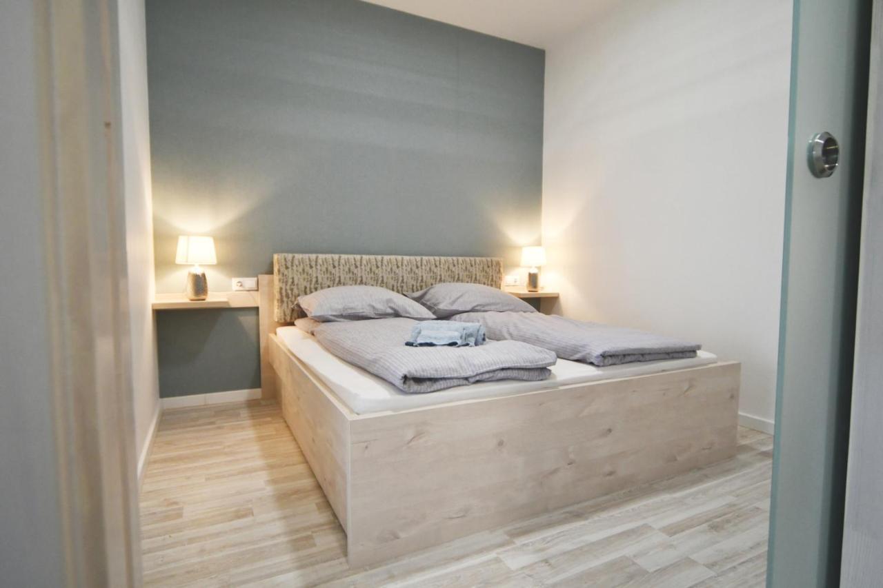סולנוק Moment Apartments מראה חיצוני תמונה