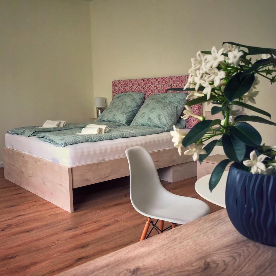 סולנוק Moment Apartments מראה חיצוני תמונה