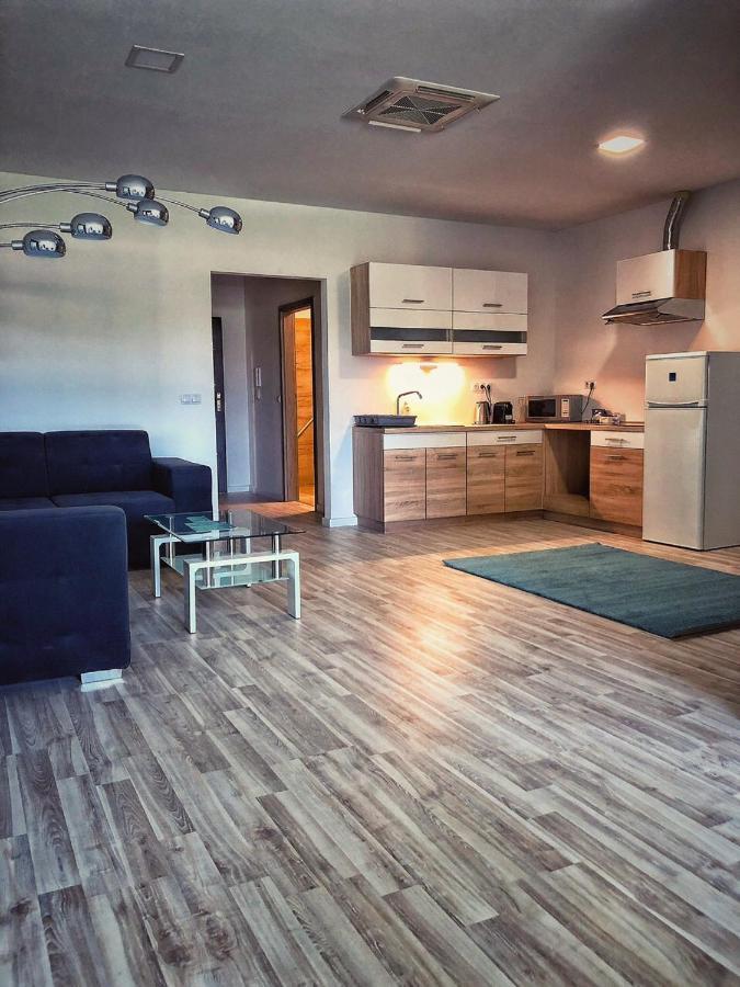 סולנוק Moment Apartments מראה חיצוני תמונה