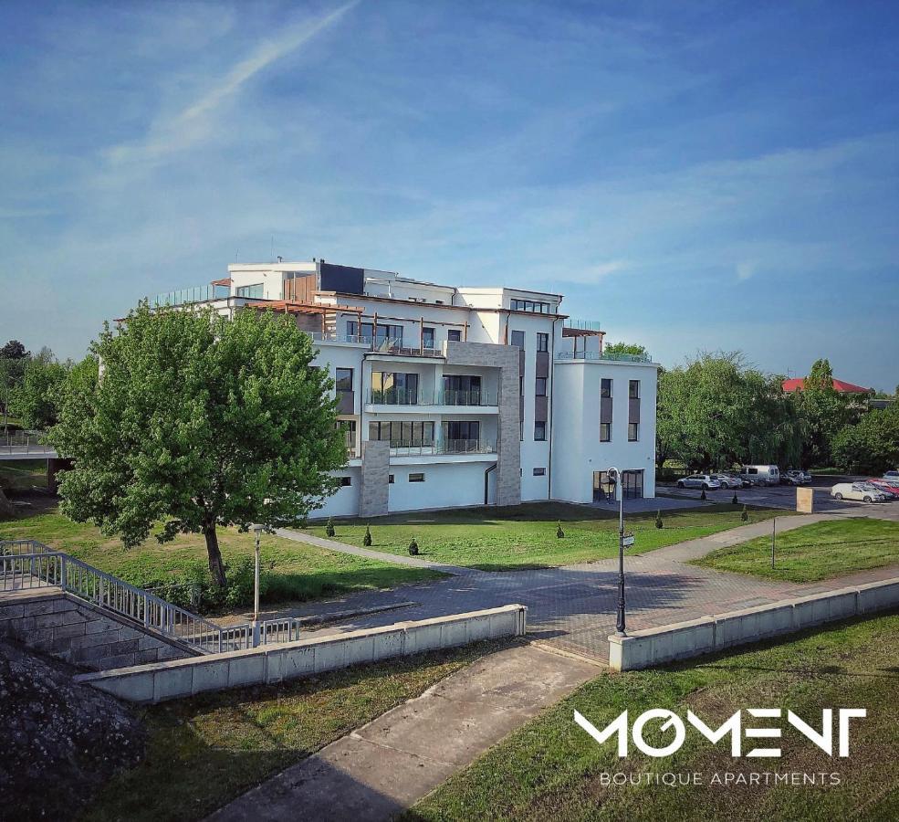 סולנוק Moment Apartments מראה חיצוני תמונה